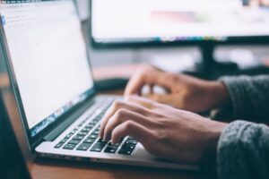 memulai bisnis software