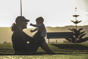 bermain dengan anak