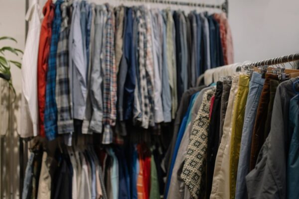 Tips Memilih Baju Thrift: Hemat dan Stylish dengan Cerdik