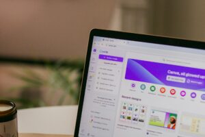 cara mengedit desain di Canva